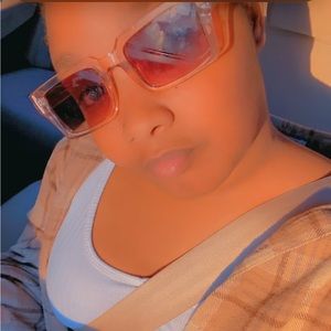 Meet your Posher, Ta-Mya